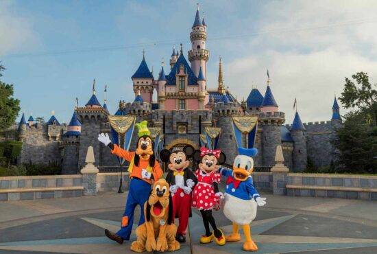 disneyland-resort-california-castle-LANDVSWORLD0120-cdabe532fc64448797b14580d1317d17